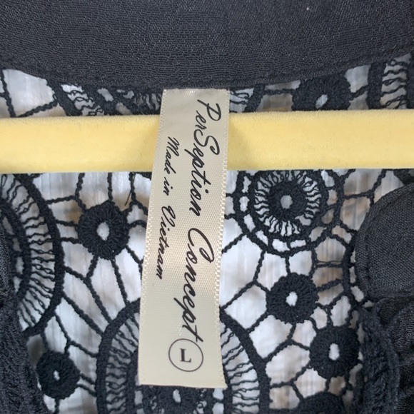 PerSeption Concept black sleeveless top size Lg. Crocheted details - Picture 4 of 6